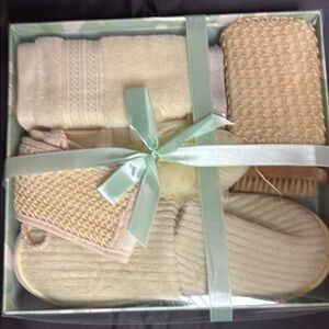 NIB Summer & Rose 7-Piece Spa Set in Soft Cream